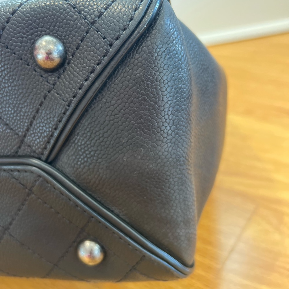 CHANEL Black Quilted Leather Bag with Silver Logo - Picture 4 of 9